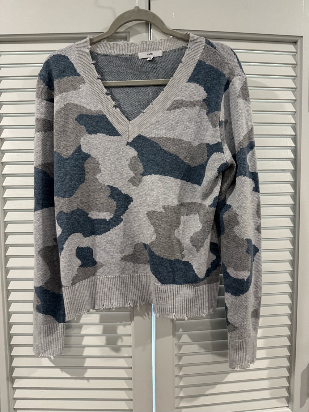 Fate V-Neck Camo Knit Sweater in Gray and Blue